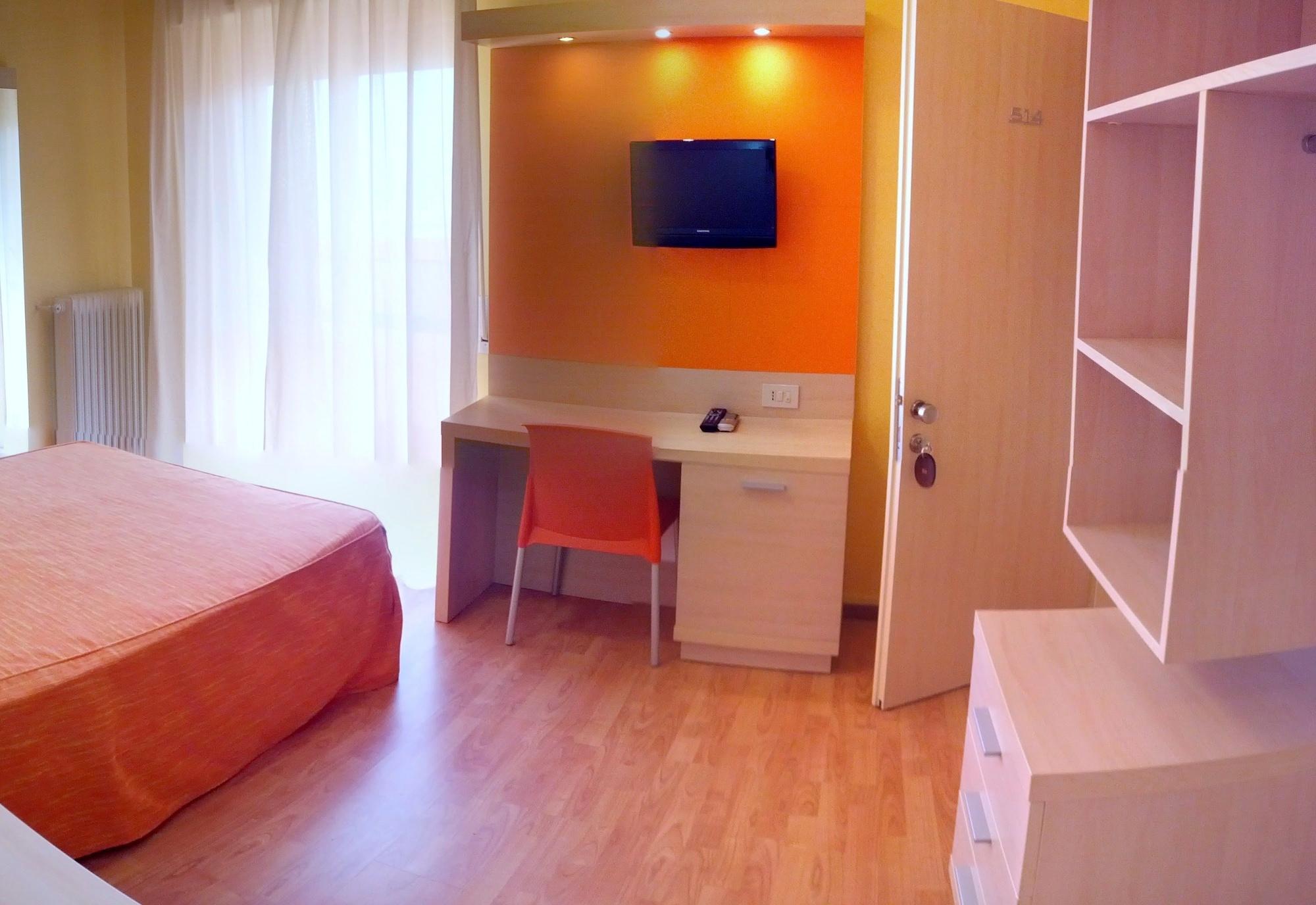 Hotel Regent Пескара Екстериор снимка