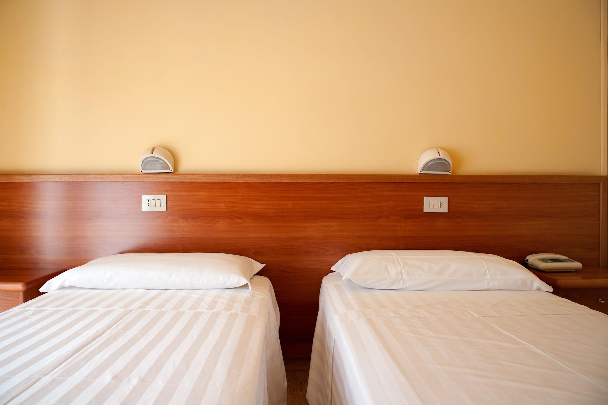 Hotel Regent Пескара Екстериор снимка