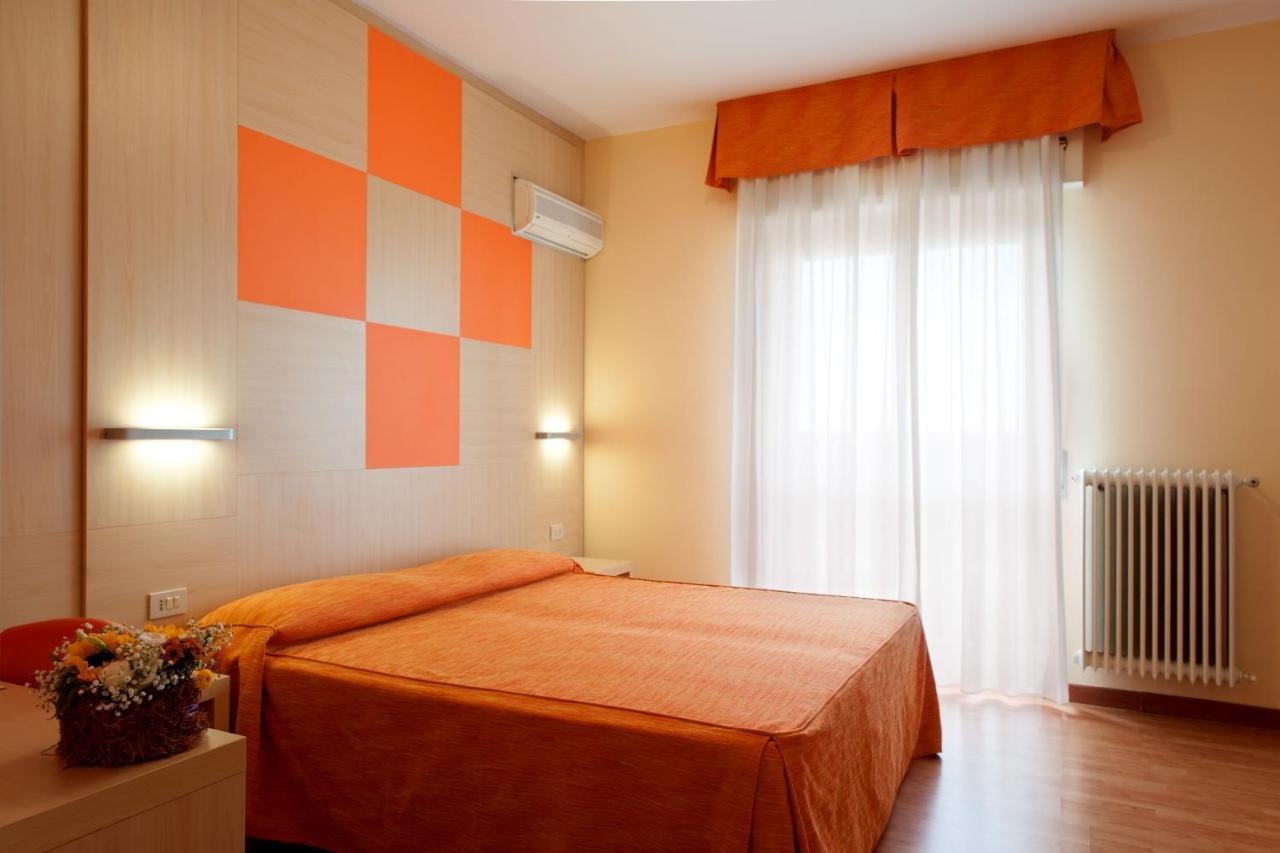 Hotel Regent Пескара Екстериор снимка