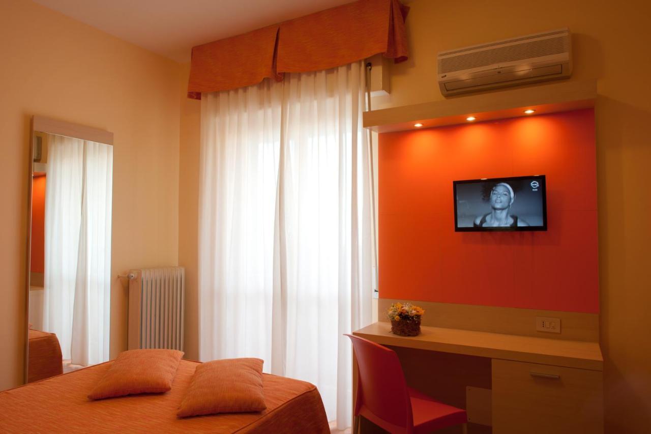 Hotel Regent Пескара Екстериор снимка