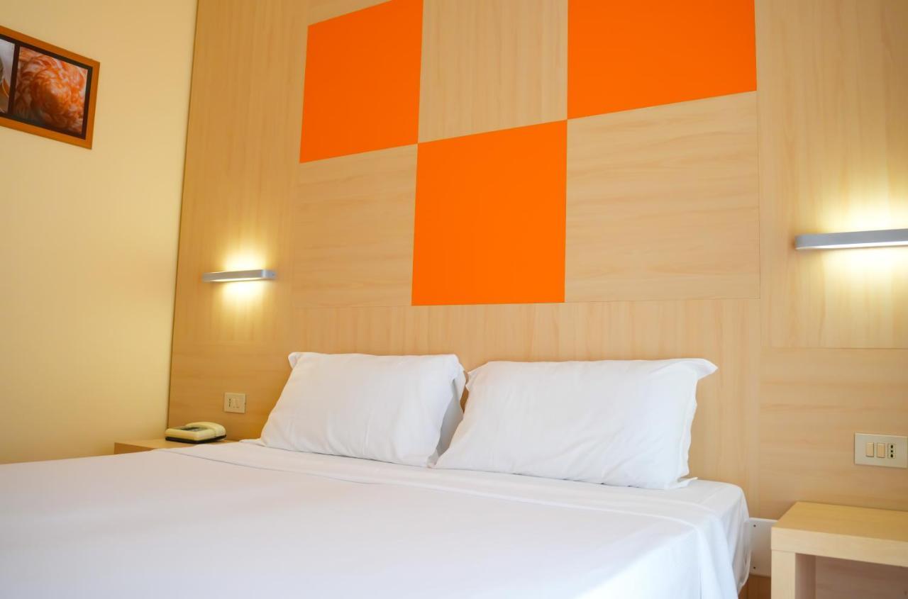 Hotel Regent Пескара Екстериор снимка