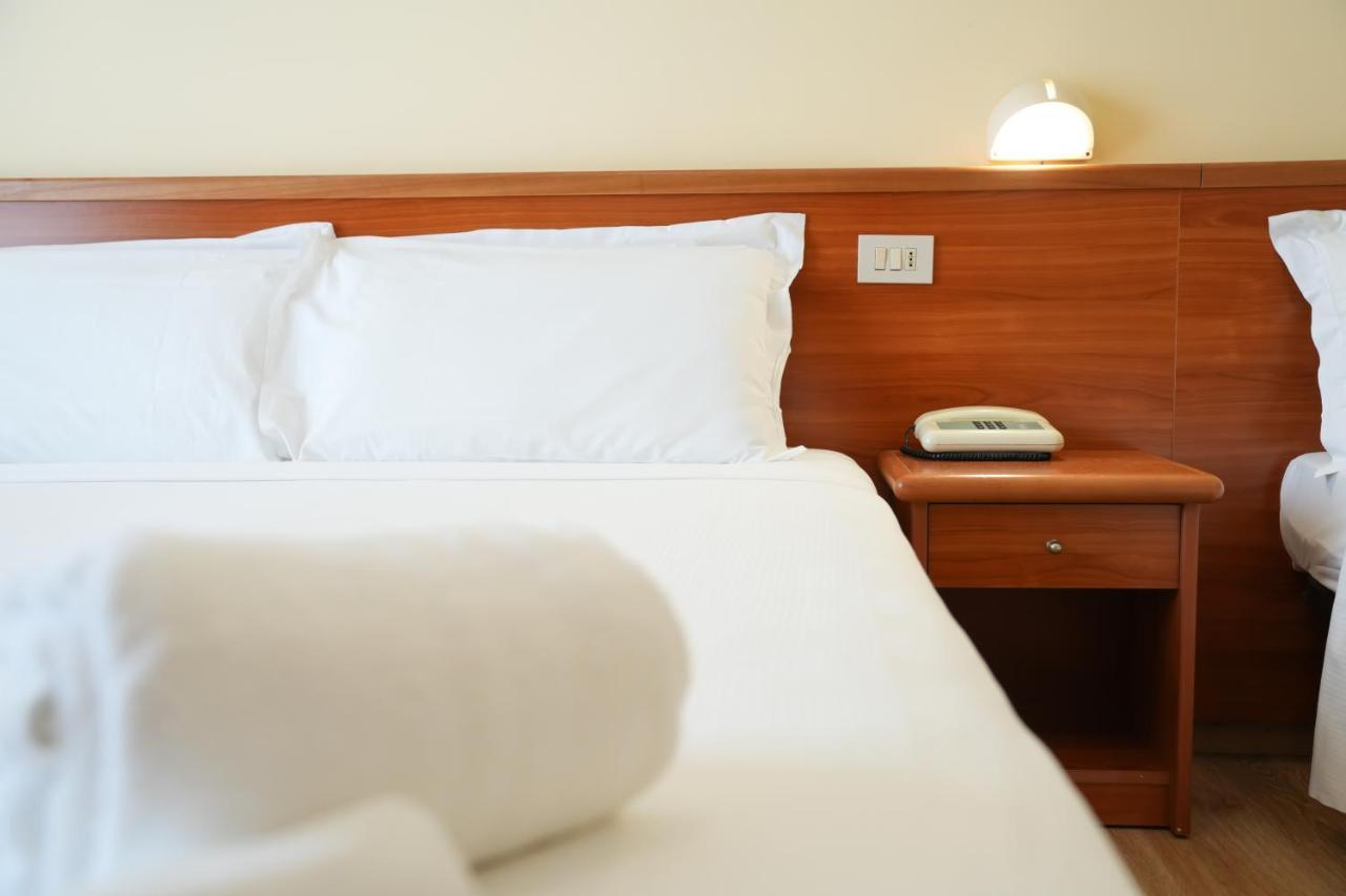 Hotel Regent Пескара Екстериор снимка