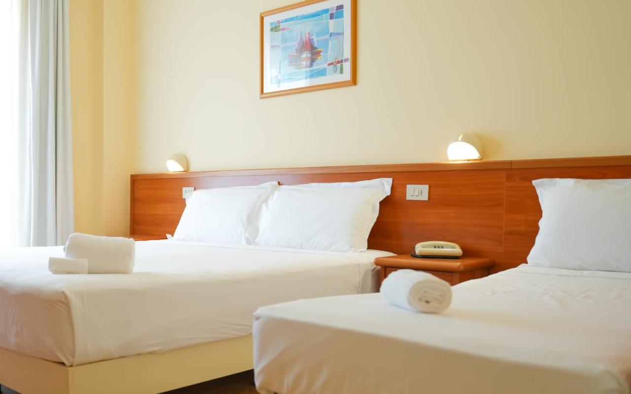 Hotel Regent Пескара Екстериор снимка