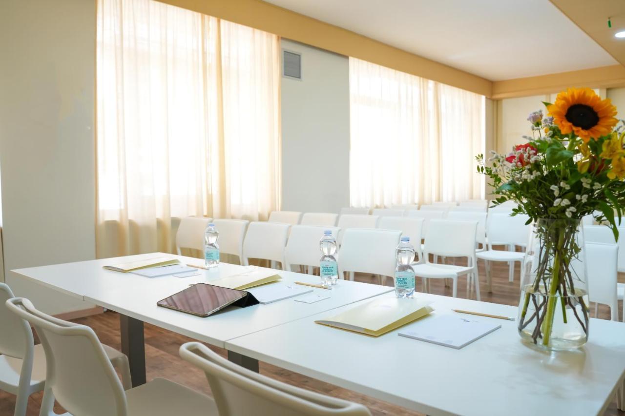 Hotel Regent Пескара Екстериор снимка