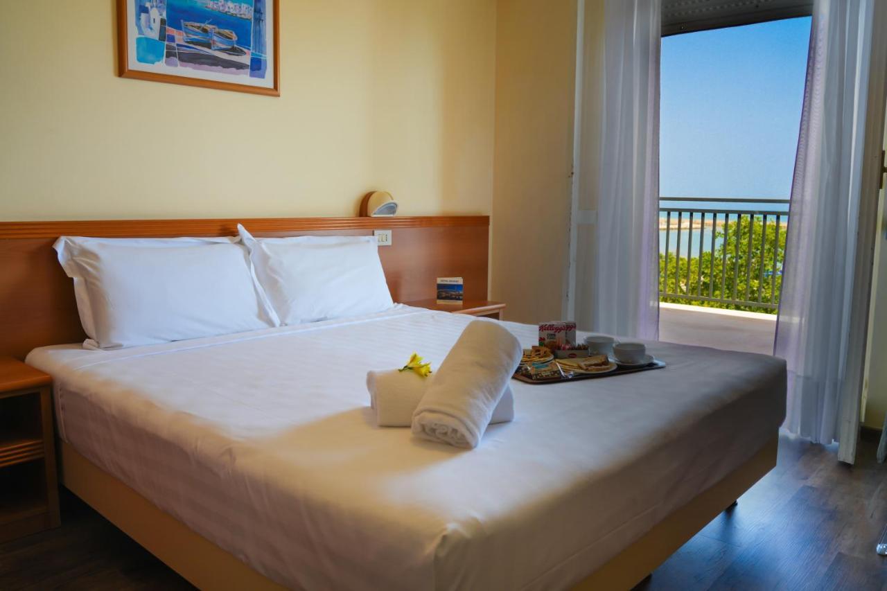 Hotel Regent Пескара Екстериор снимка