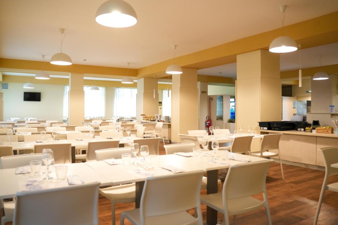 Hotel Regent Пескара Екстериор снимка