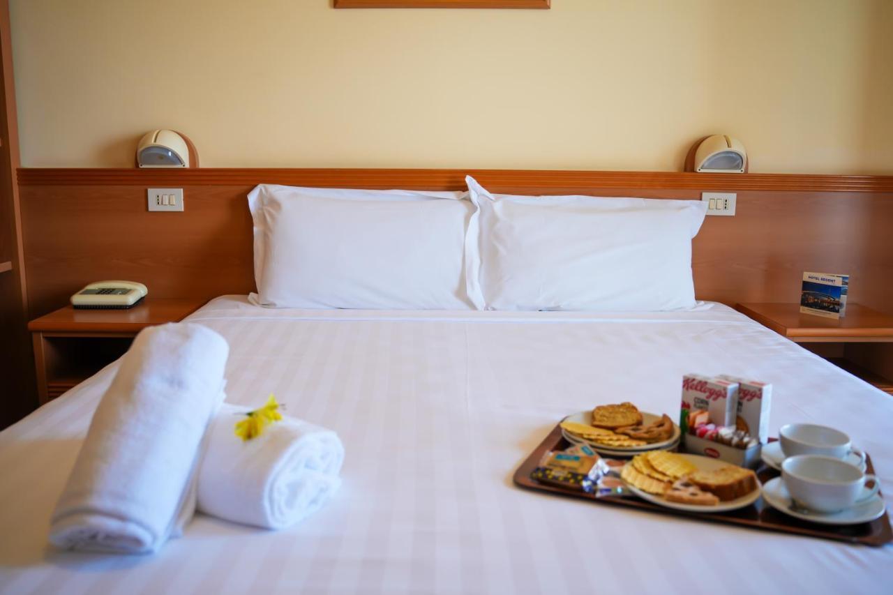 Hotel Regent Пескара Екстериор снимка
