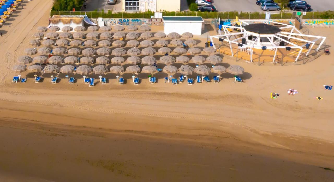 Hotel Regent Пескара Екстериор снимка