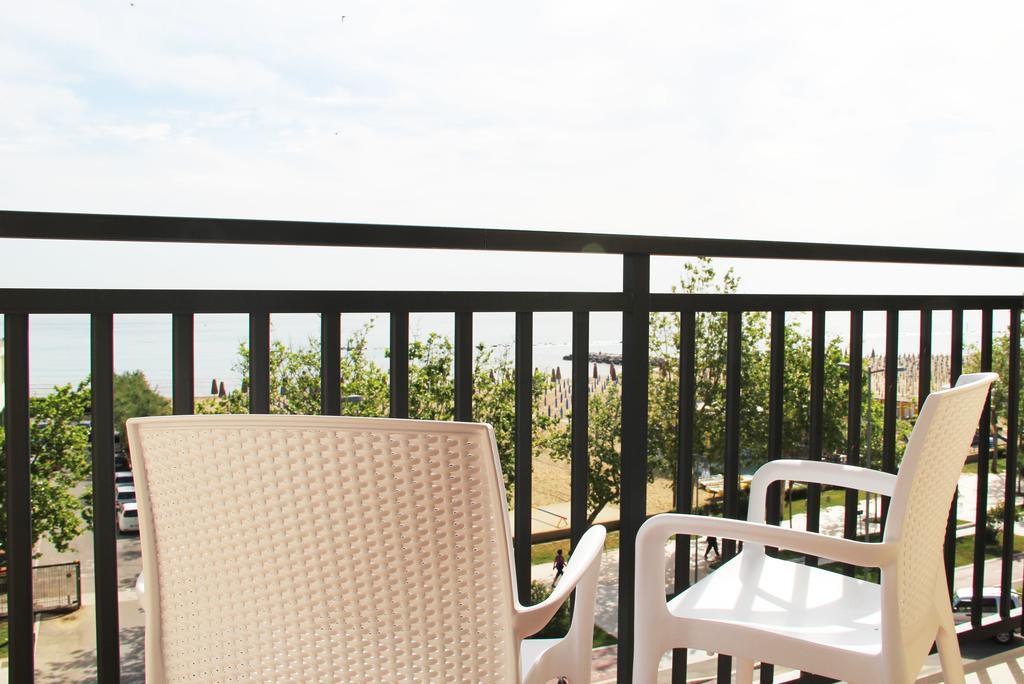 Hotel Regent Пескара Екстериор снимка