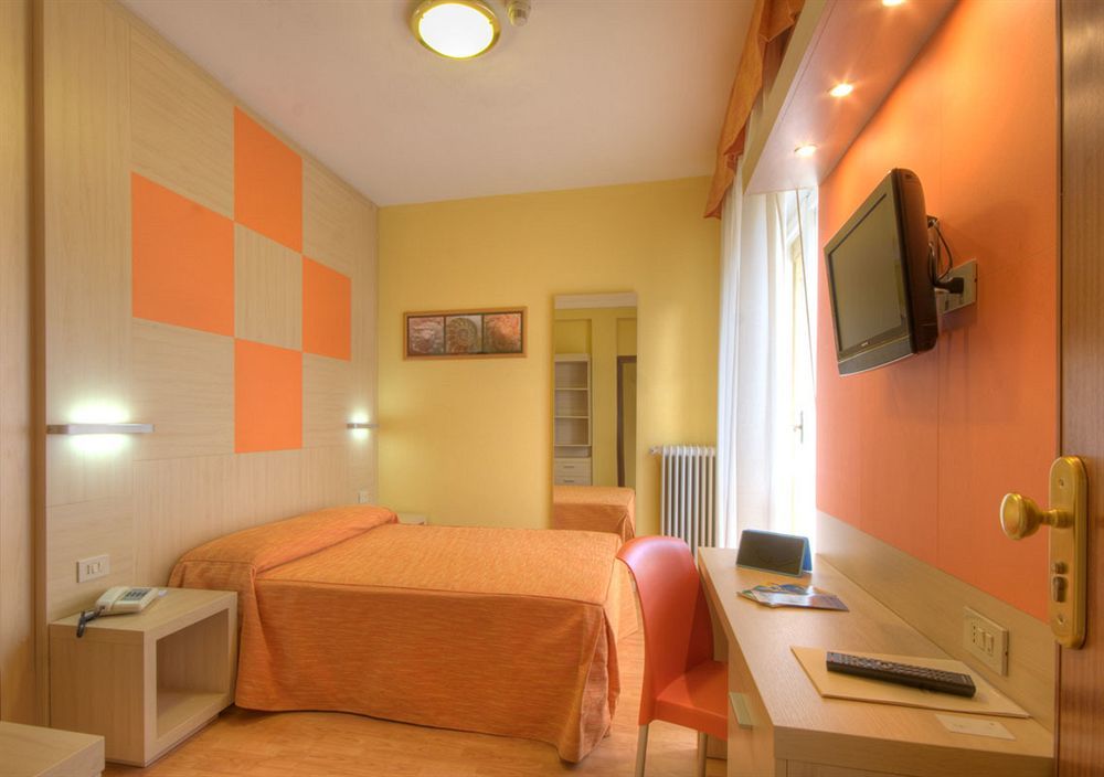 Hotel Regent Пескара Екстериор снимка