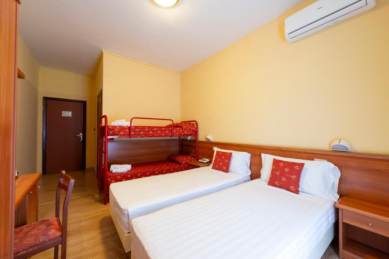 Hotel Regent Пескара Екстериор снимка