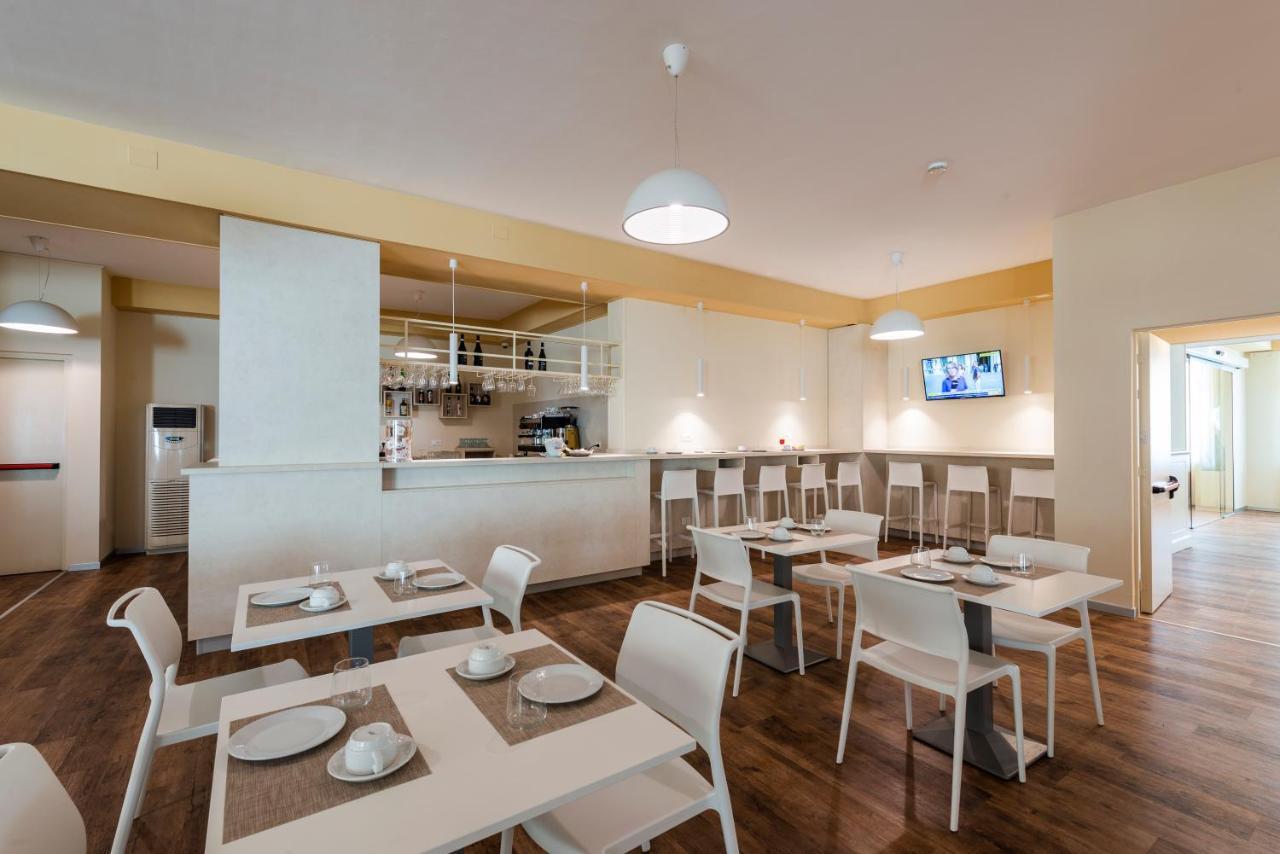Hotel Regent Пескара Екстериор снимка
