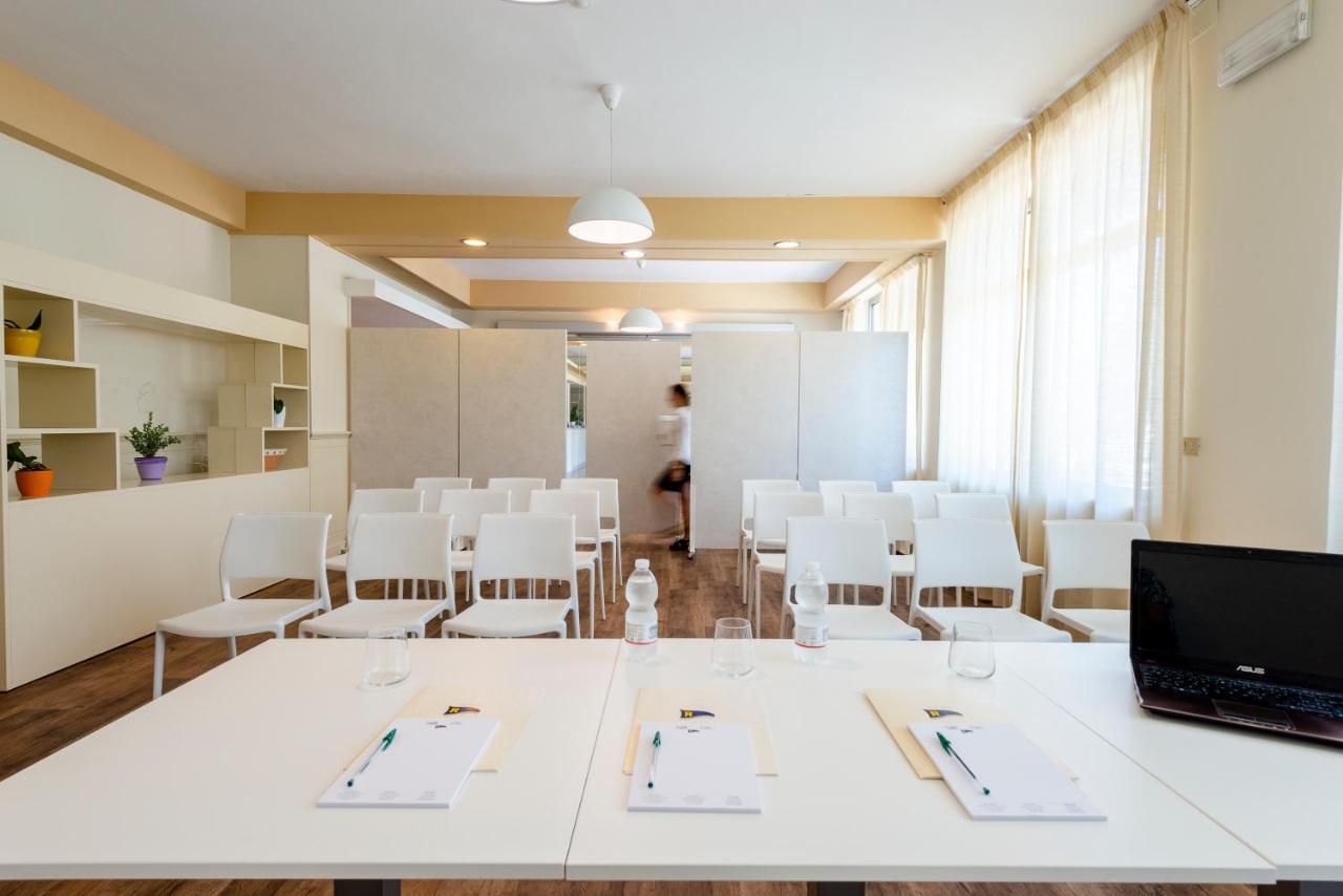 Hotel Regent Пескара Екстериор снимка